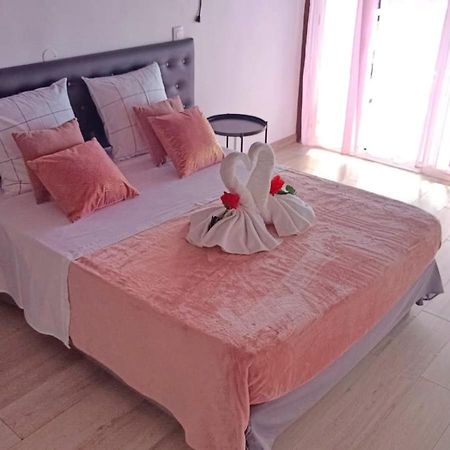 Duplex Rose Porcelaine - Vue Mer- Malendure Bouillante Esterno foto